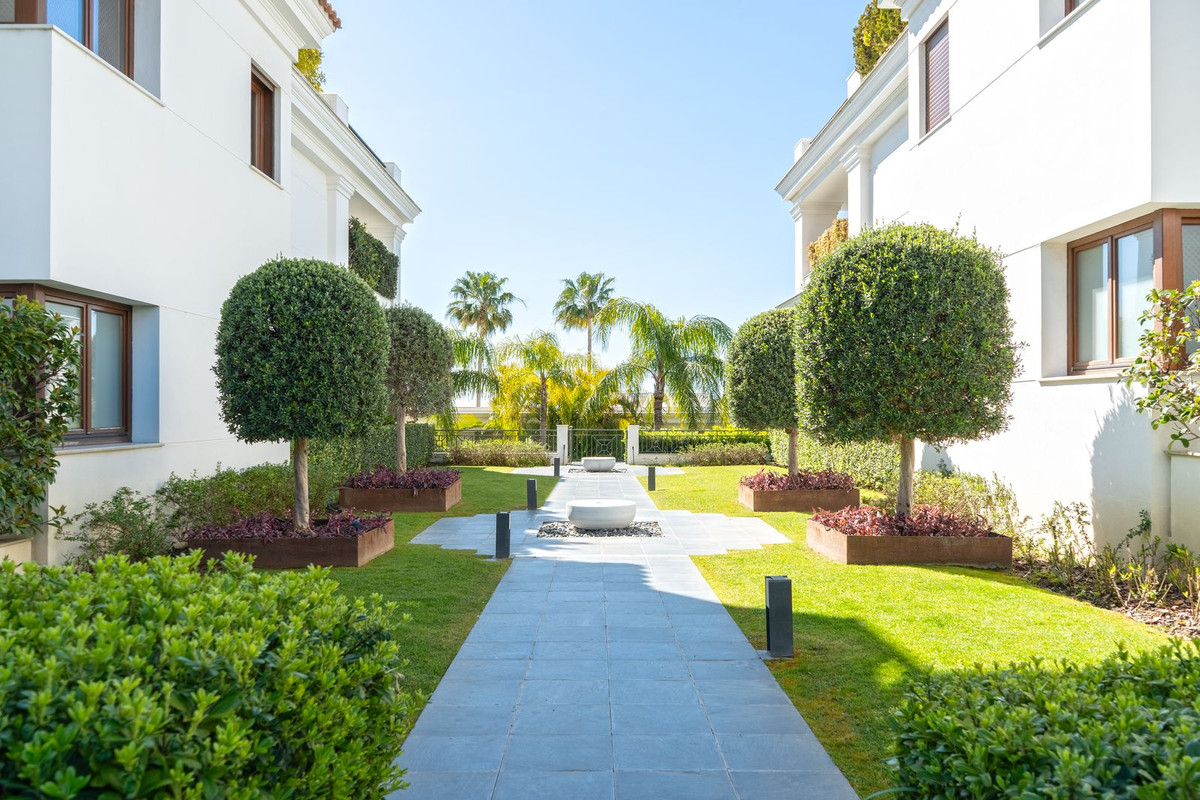 2 Bedroom Apartment in Estepona - Photo 34