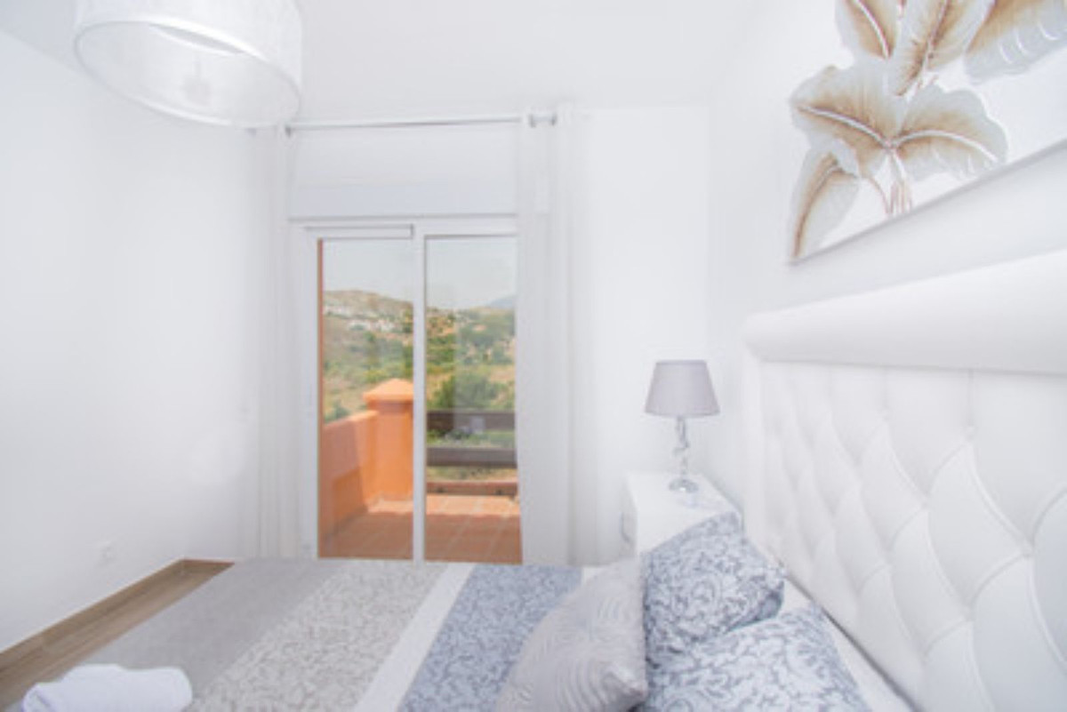 4 Bedroom Villa in Estepona - Photo 25