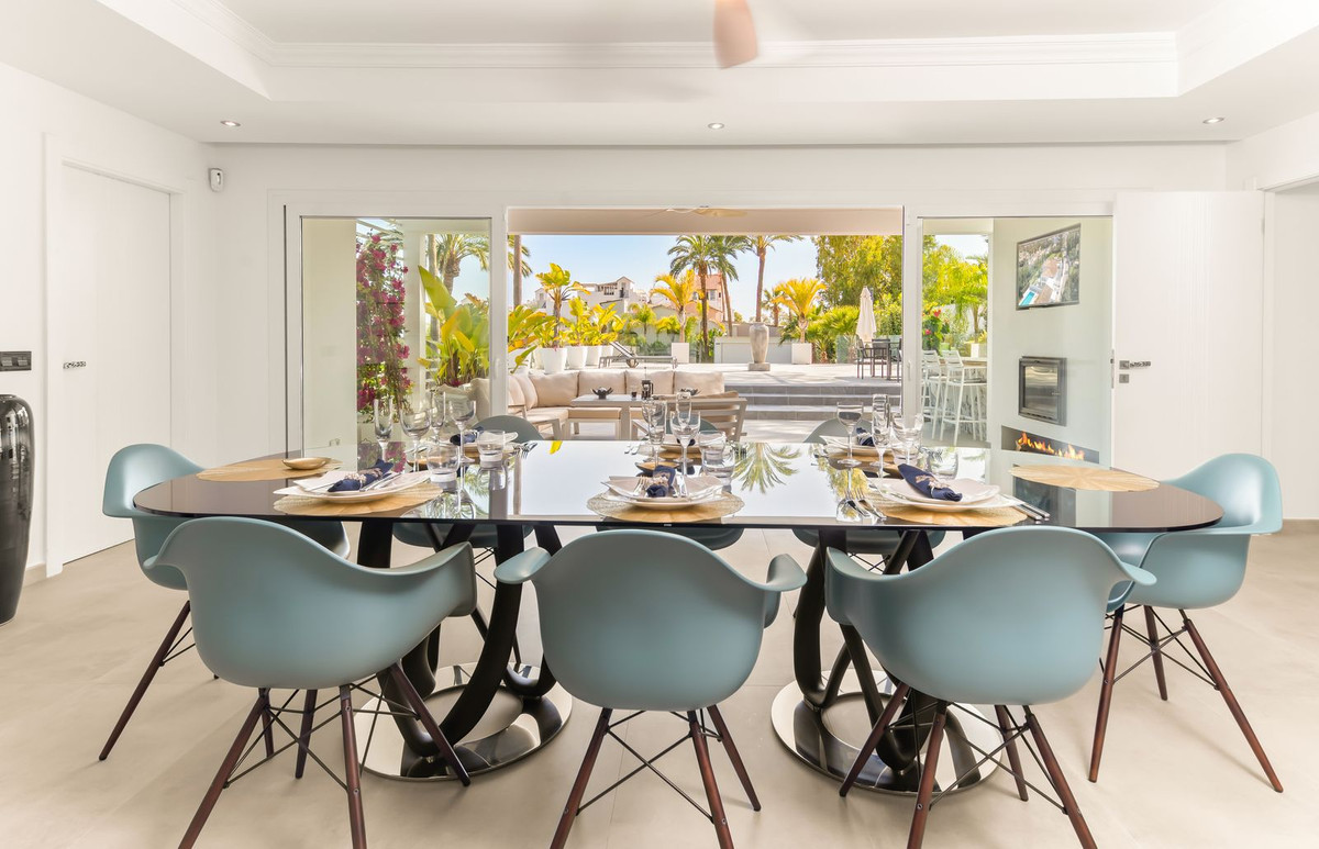 6 Bedroom Villa in Estepona - Photo 12