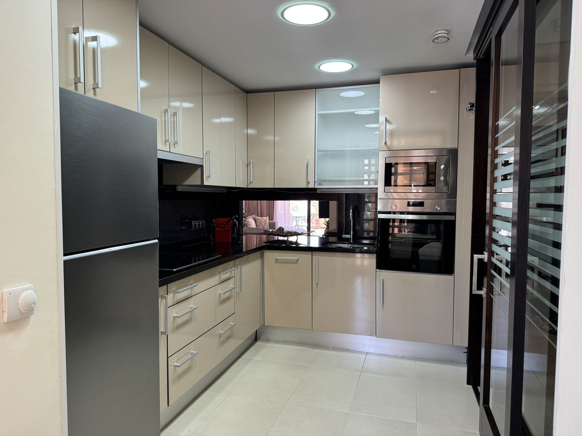 2 Bedroom Penthouse in Estepona - Photo 11