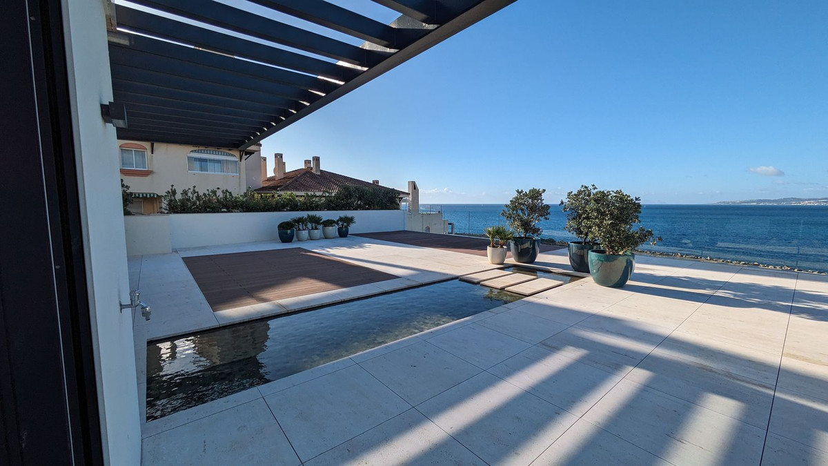 3 Bedroom Penthouse in Estepona - Photo 6