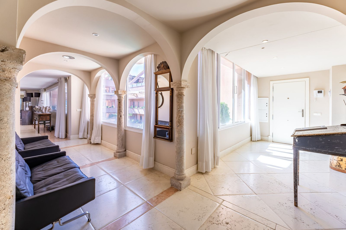Piso de 5 dormitorios con piscina en Málaga – Foto 12