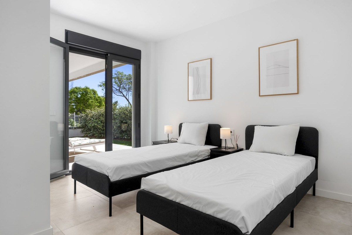 3 Bedroom Apartment in Estepona - Photo 17