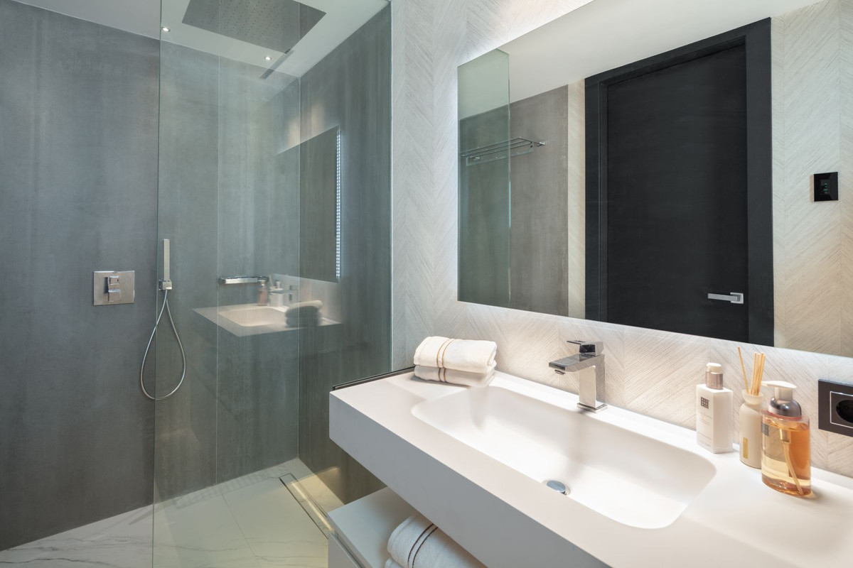 3 Bedroom Apartment in Marbella - Photo 17