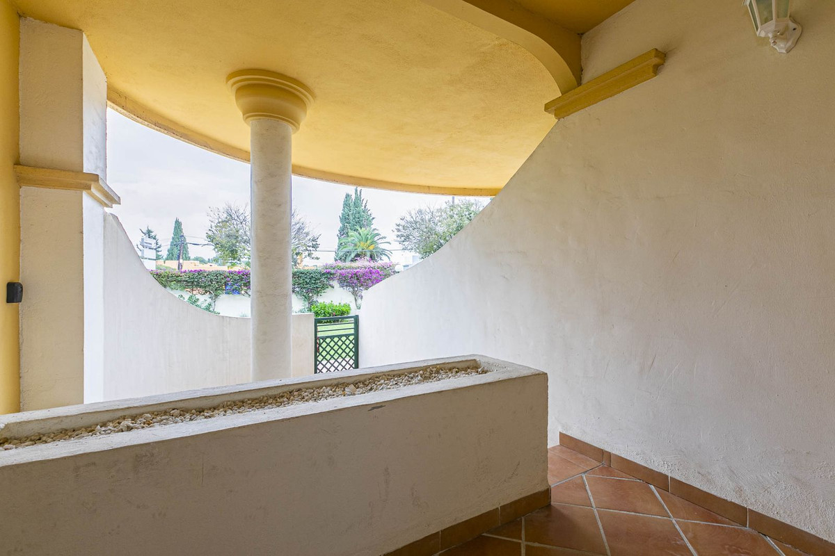 2 Bedroom Apartment in Marbella - Photo 42