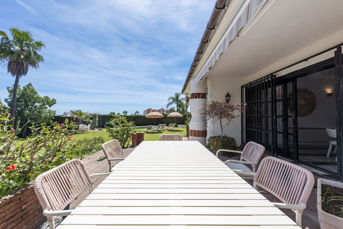 3 Bedroom Villa in Estepona - Photo 7
