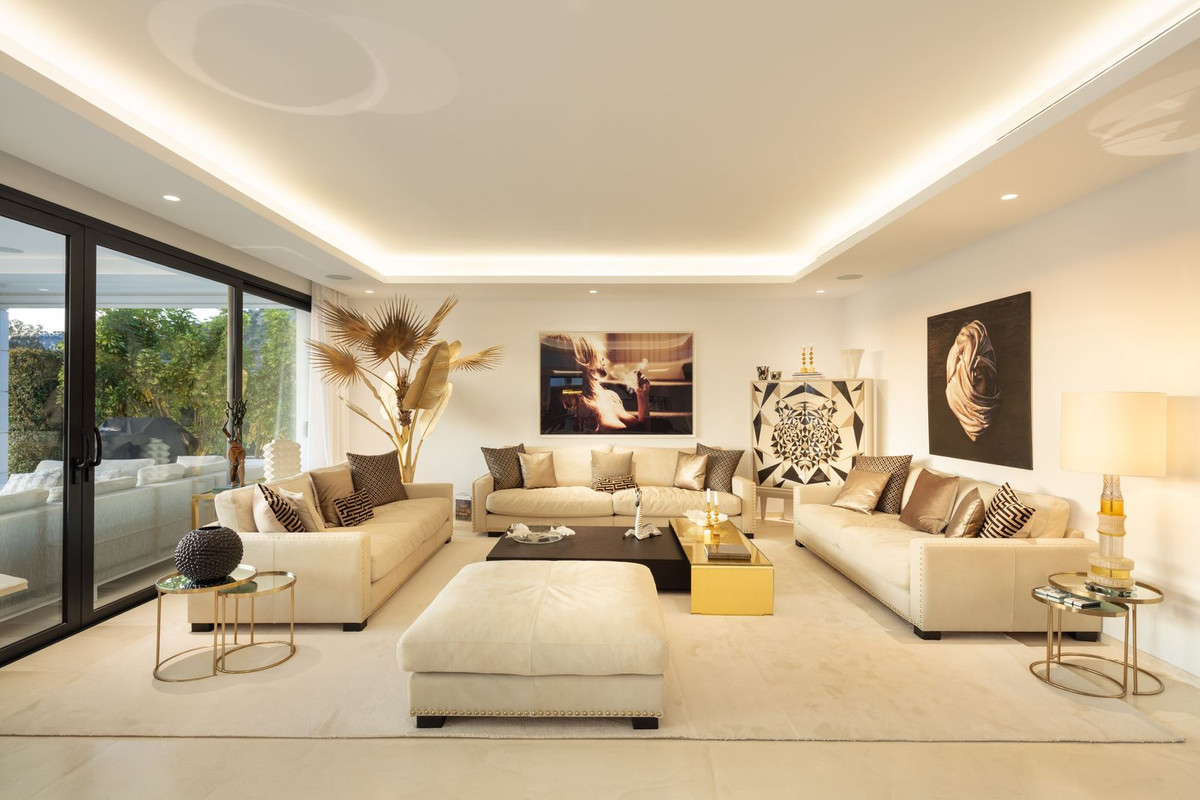 7 Bedroom Villa in Marbella - Photo 10