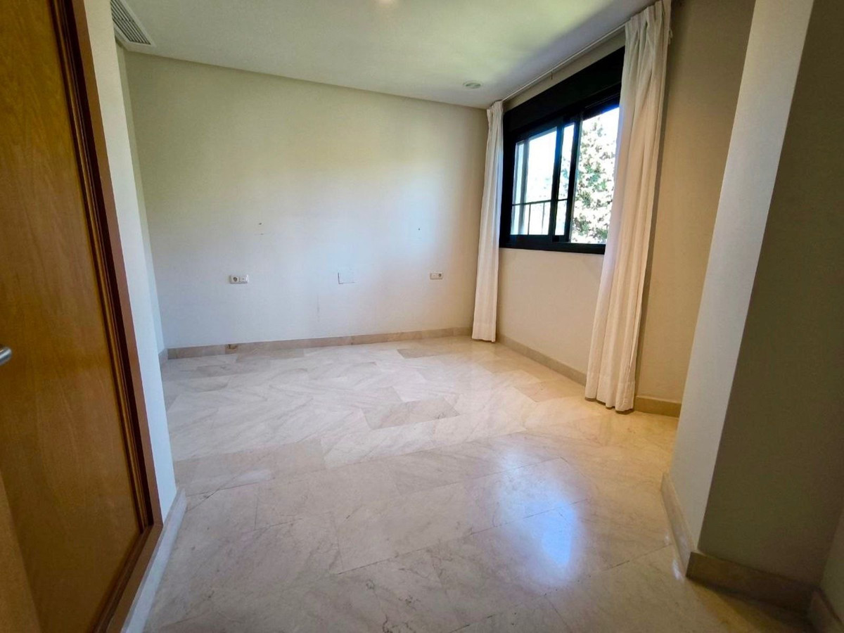 Piso de 2 dormitorios con piscina en Málaga – Foto 24