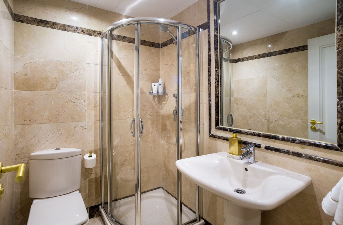 3 Bedroom Apartment in Marbella - Photo 19