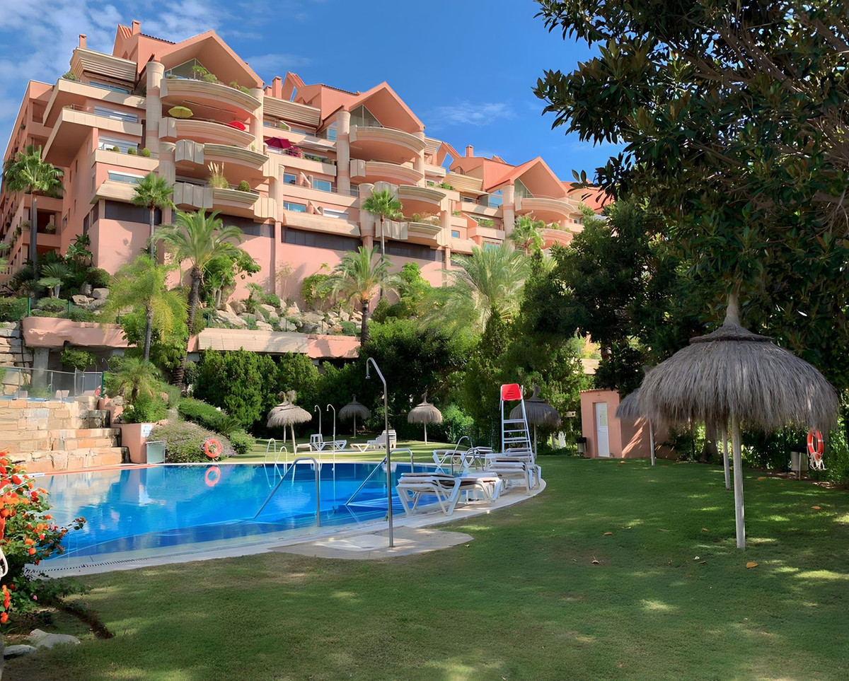 2 Bedroom Apartment in Marbella - Photo 24
