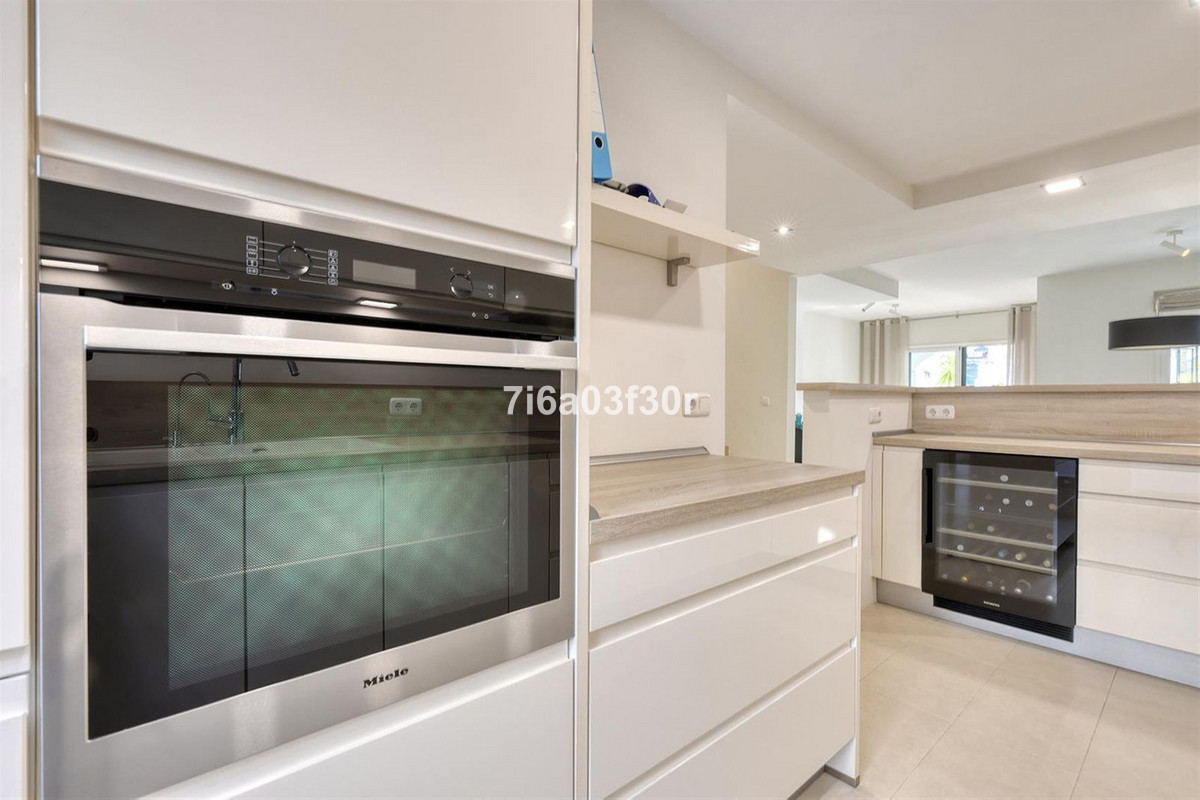 5 Bedroom Townhouse in Marbella - Photo 9