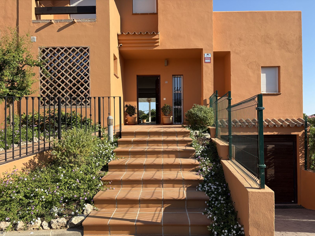 4 Bedroom Townhouse in Benahavís - Photo 25