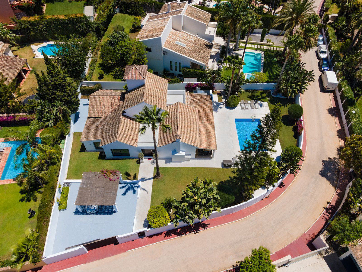 4 Bedroom Villa in Marbella - Photo 6