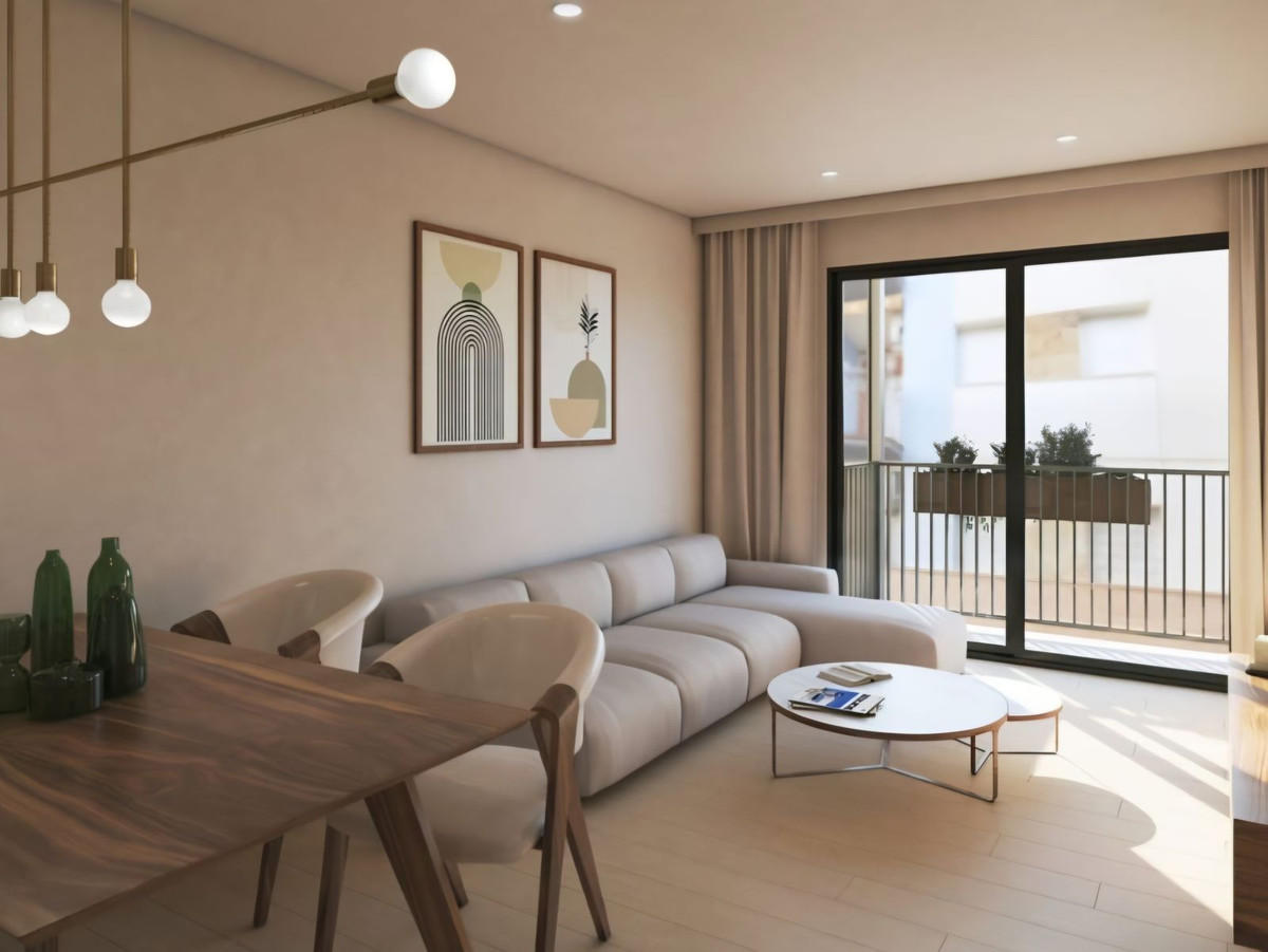 2 Bedroom Apartment in Fuengirola - Photo 3