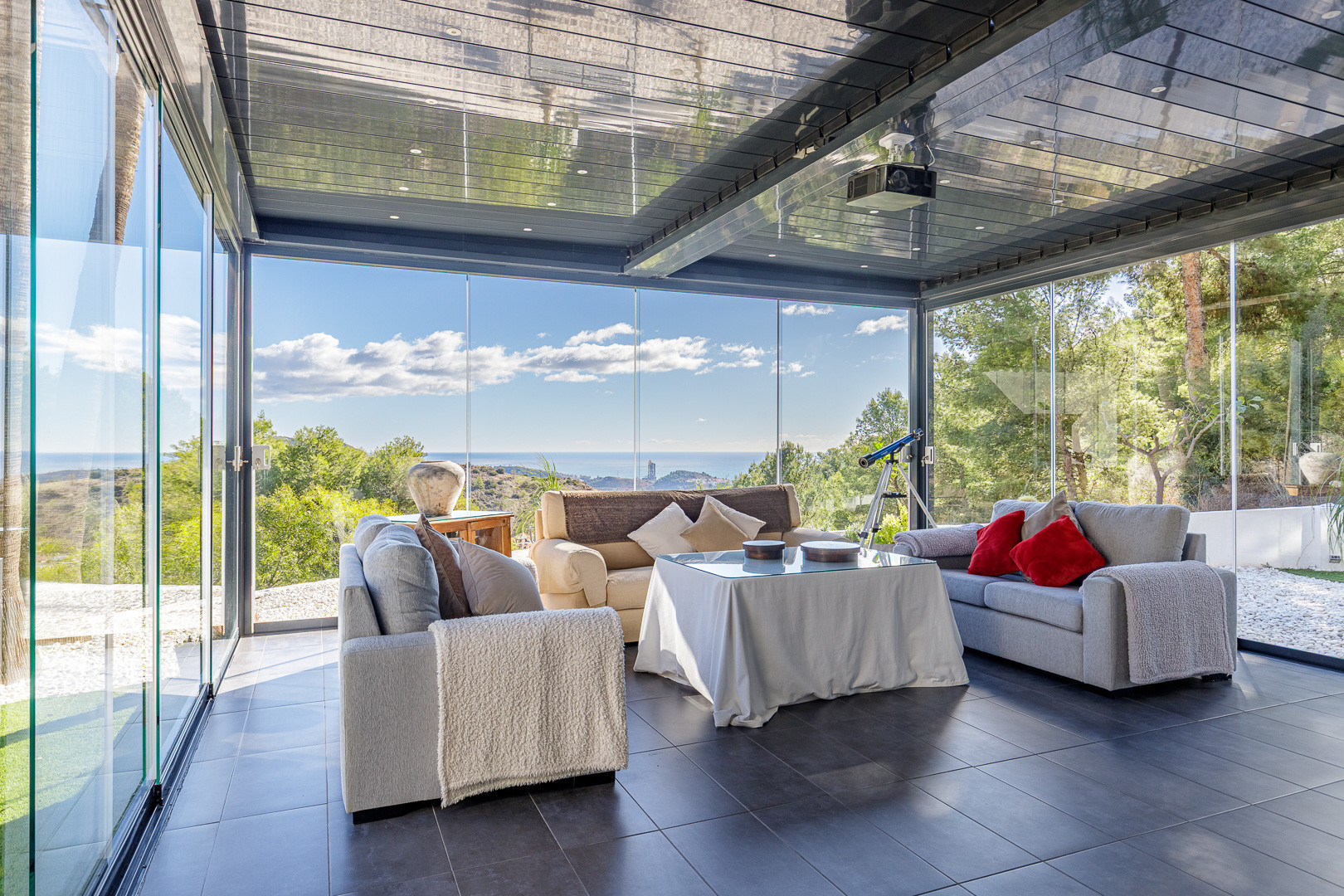 5 Bedroom Villa in Málaga - Photo 3