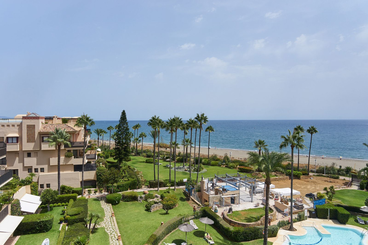 3 Bedroom Penthouse in Estepona - Photo 50