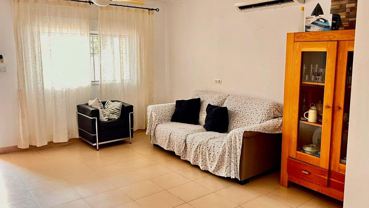 5 Bedroom Villa in Fuengirola - Photo 6