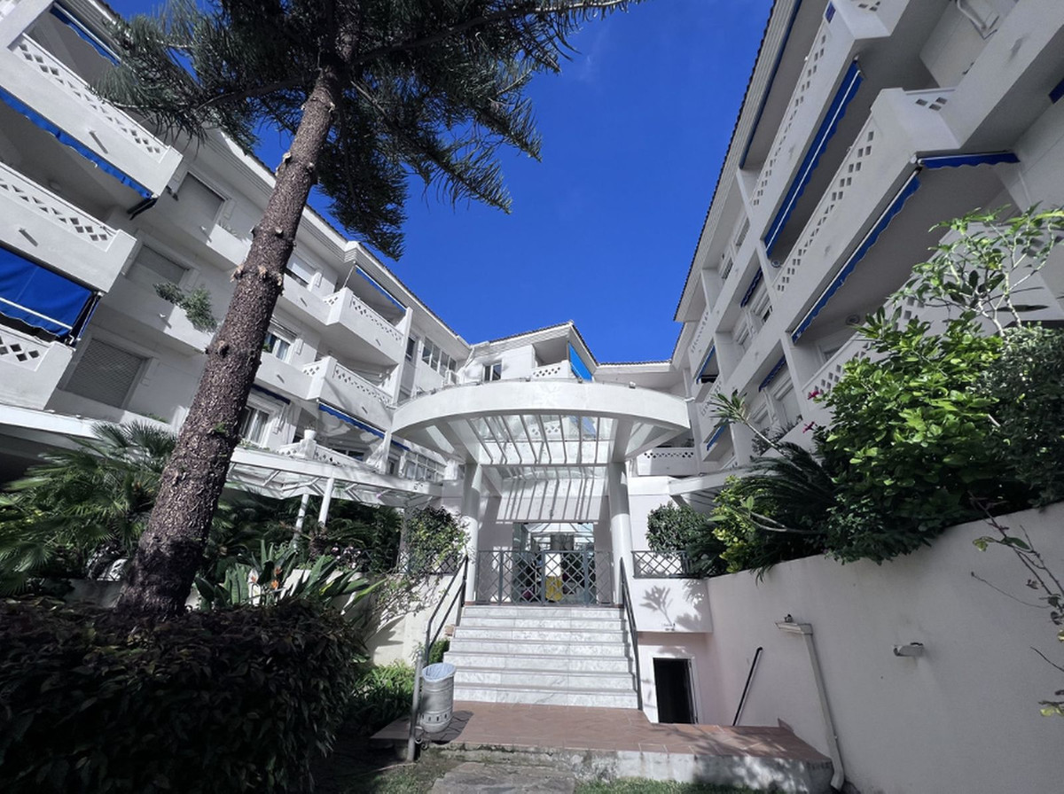 4 Bedroom Penthouse in San Pedro de Alcántara - Photo 51