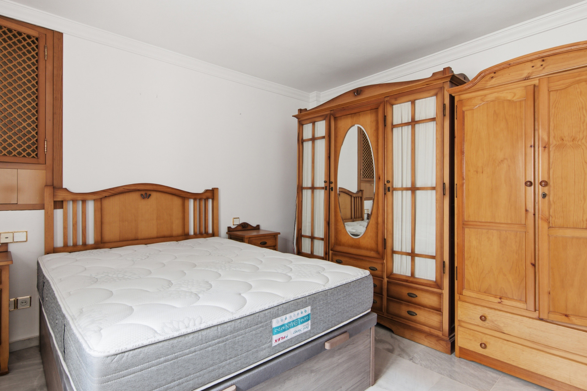 2 Bedroom Apartment in Estepona - Photo 8