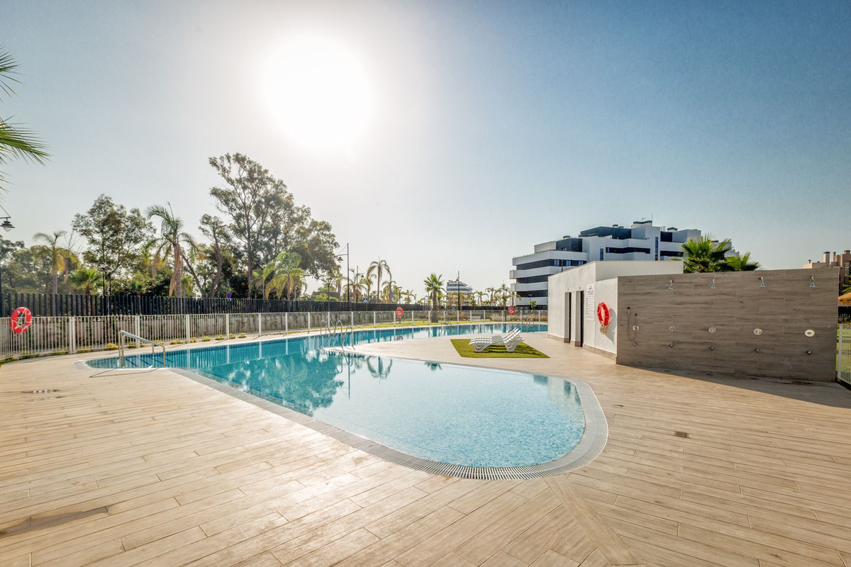 2 Bedroom Penthouse in Torremolinos - Photo 39