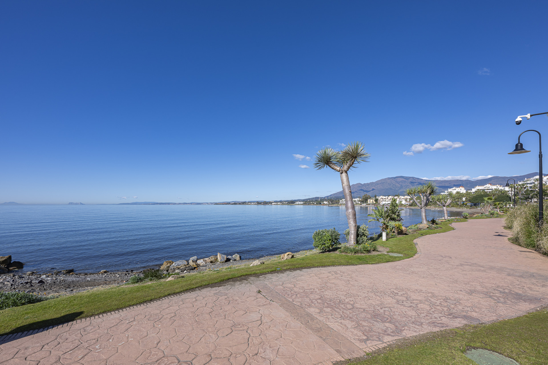3 Bedroom Apartment in Estepona - Photo 16