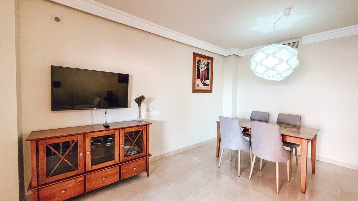 3 Bedroom Apartment in Estepona - Photo 7