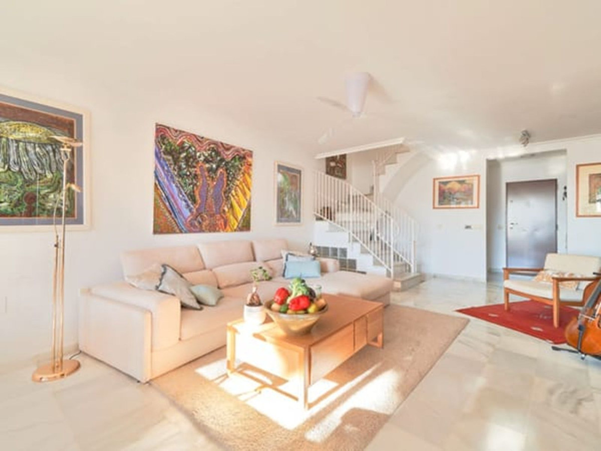 3 Bedroom Townhouse in Marbella - Photo 4