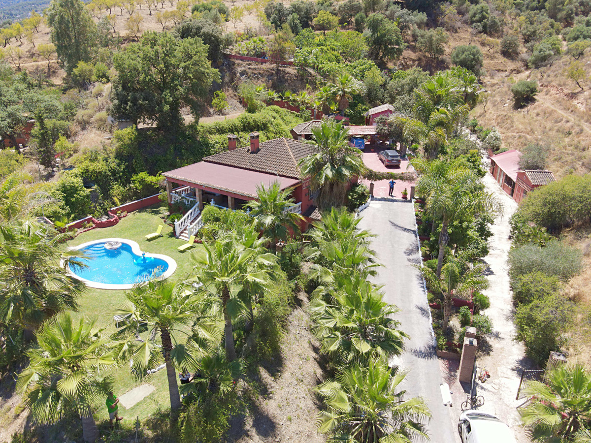 6 Bedroom Country house in Monda