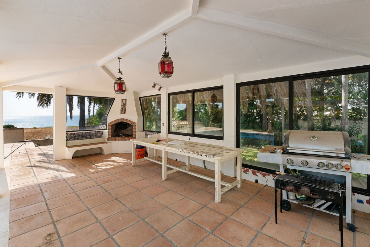 4 Bedroom Villa in Estepona - Photo 11