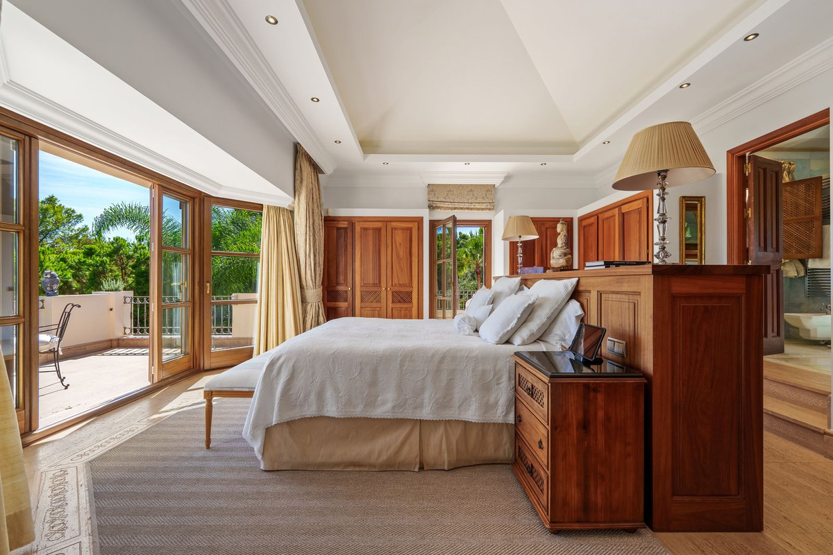 6 Bedroom Villa in Marbella - Photo 27