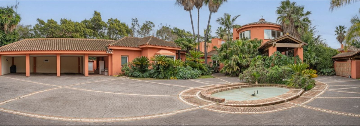 5 Bedroom Villa in Marbella - Photo 36