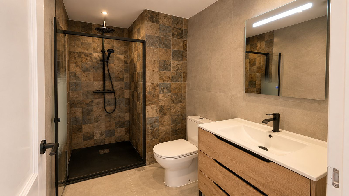 2 Bedroom Apartment in Estepona - Foto 4