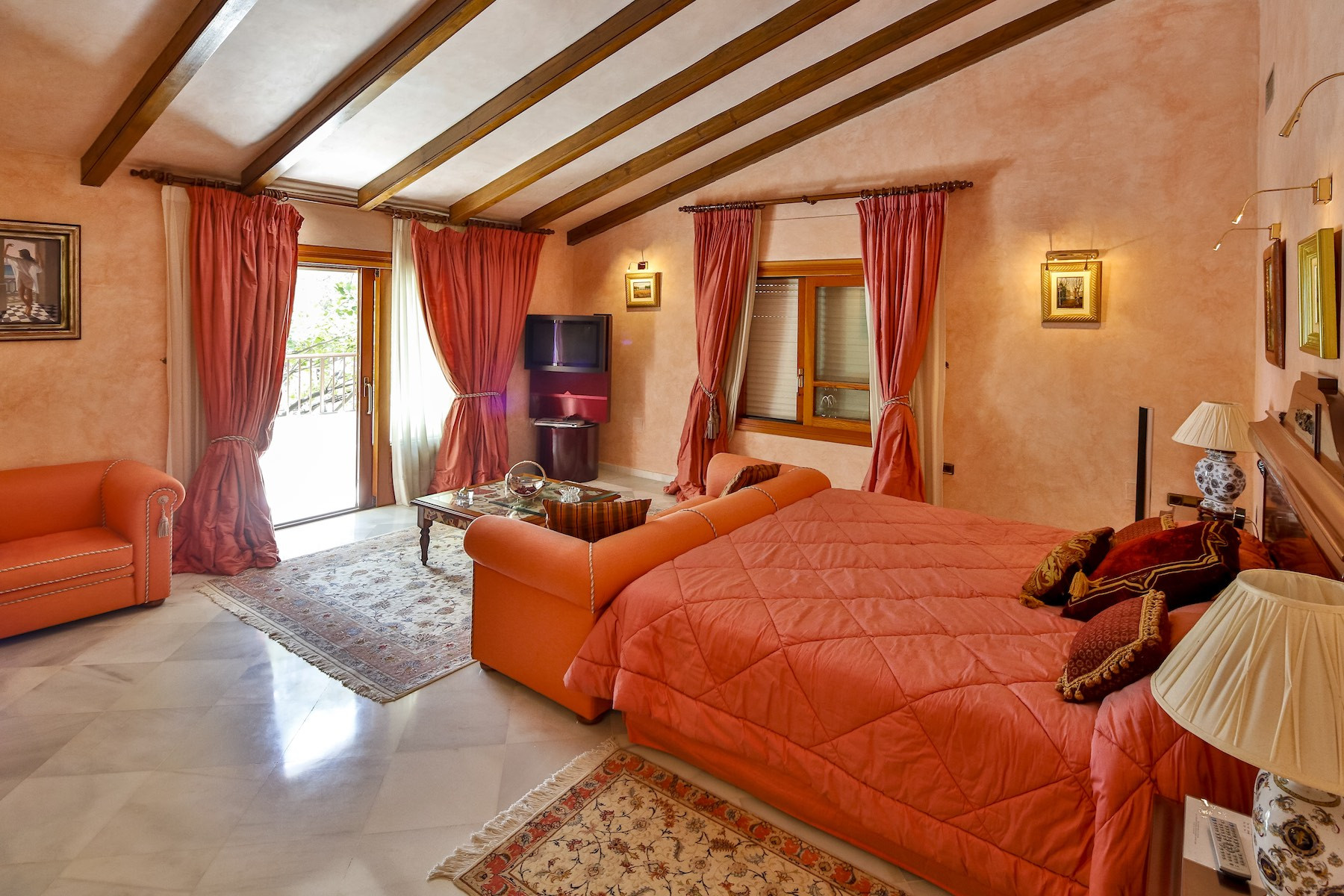 6 Bedroom Villa in Marbella - Photo 25