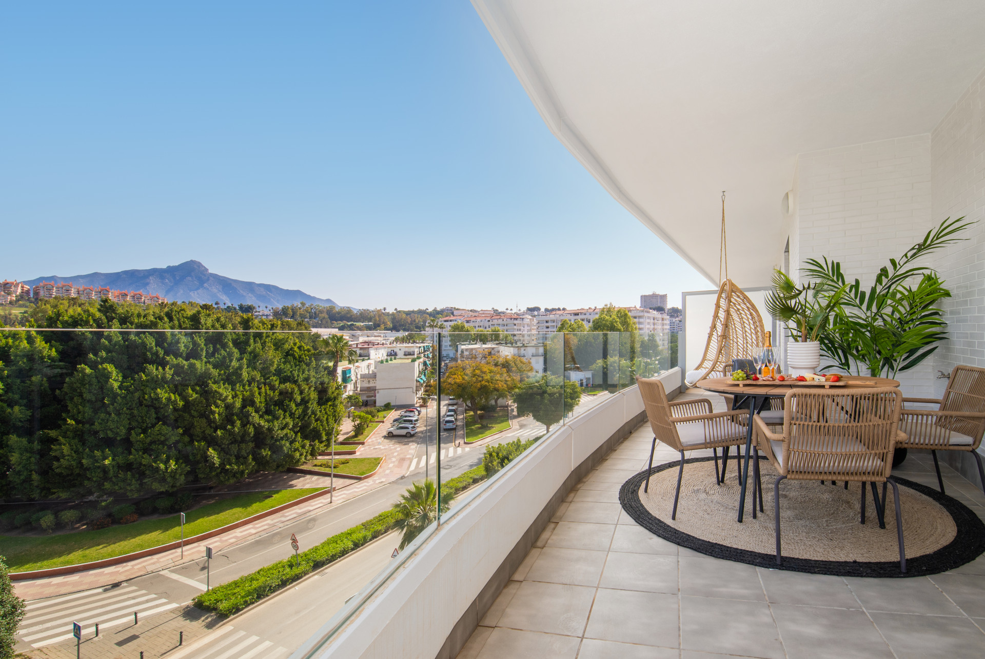 2 Bedroom Apartment in Marbella - Photo 25