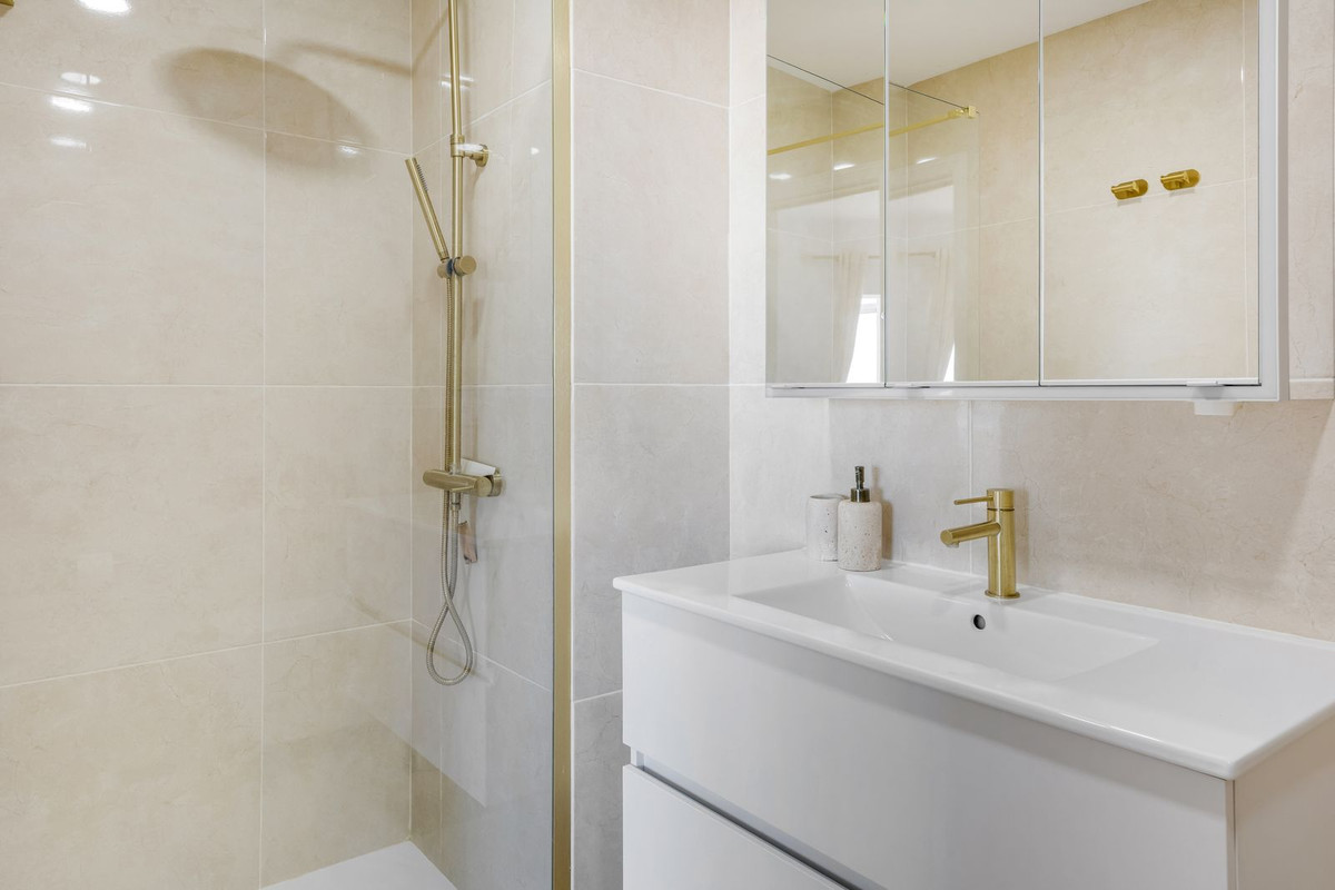 1 Bedroom Apartment in Estepona - Photo 21