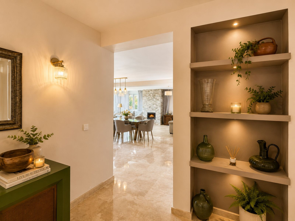 4 Bedroom Villa in Marbella - Photo 6