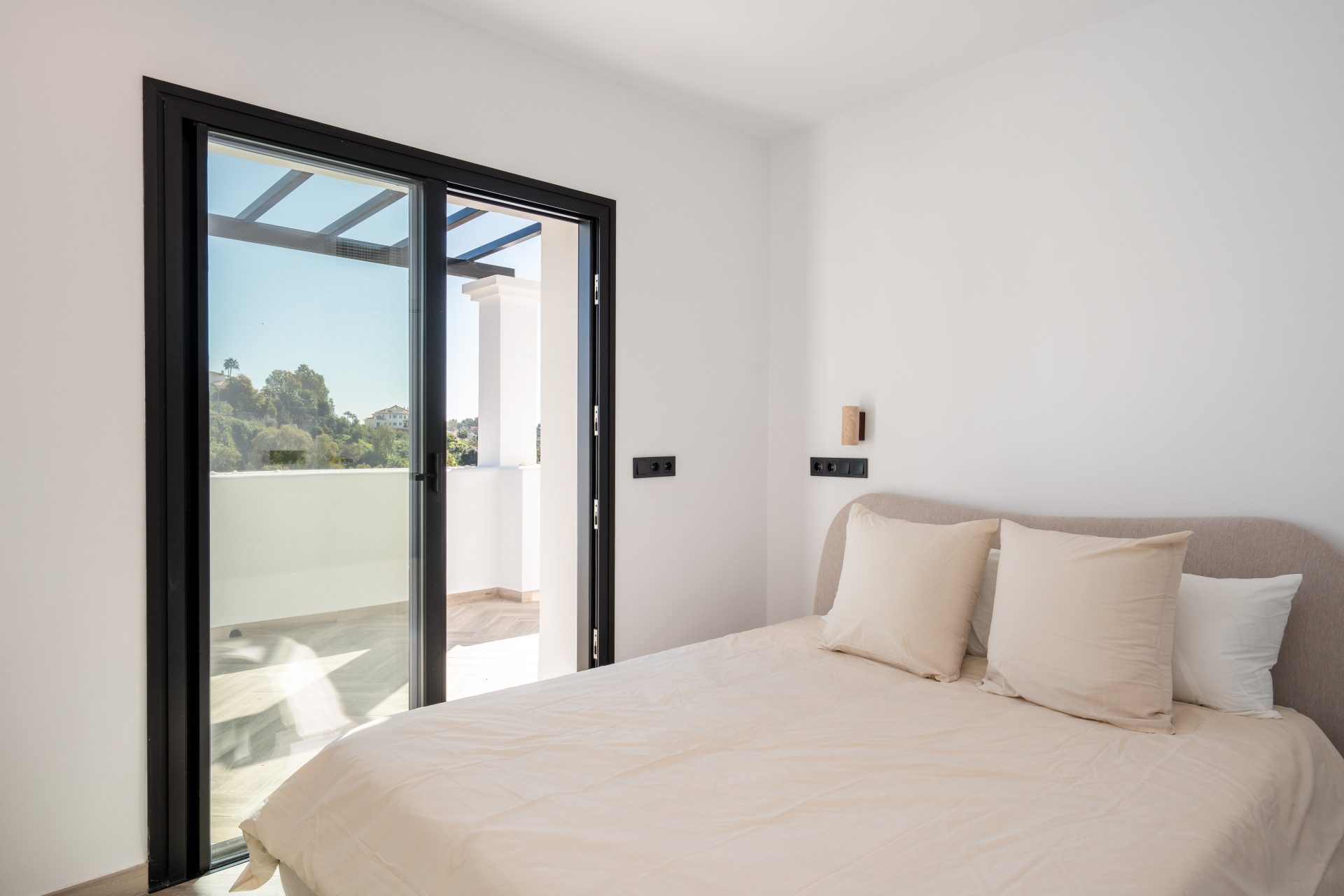 3 Bedroom Penthouse in Benahavís - Photo 24
