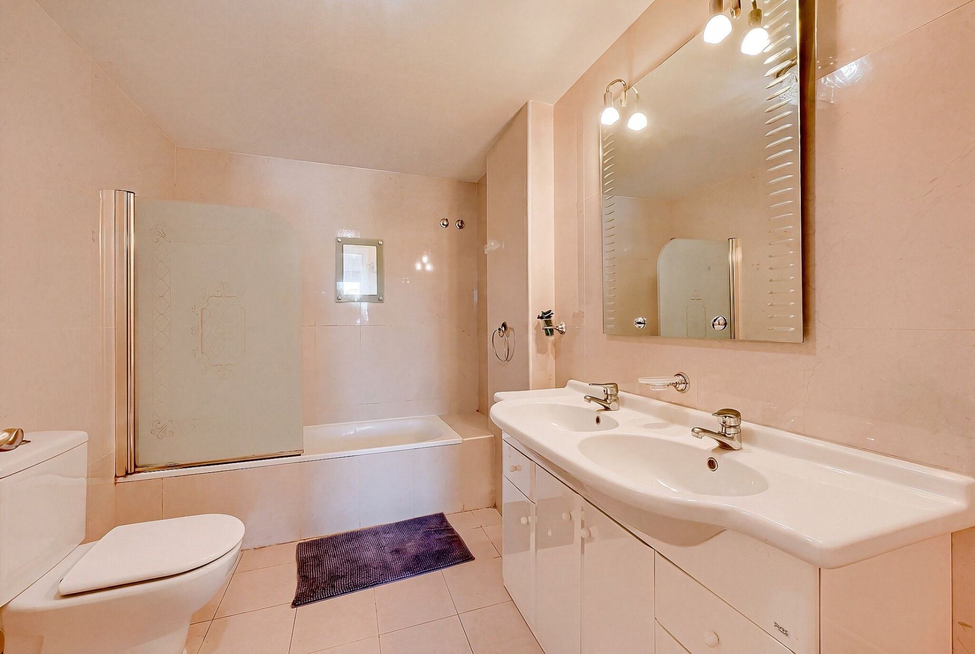 2 Bedroom Apartment in Marbella - Photo 10