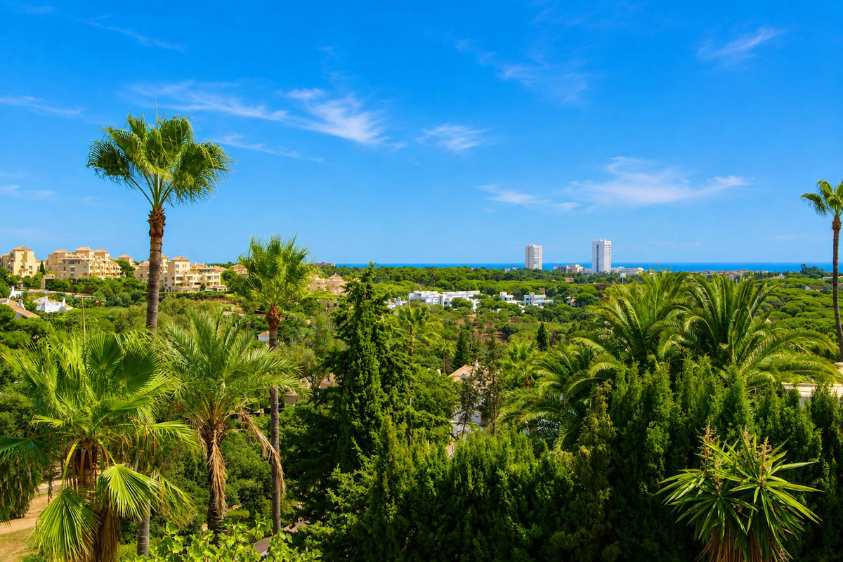 4 Bedroom Villa in Marbella - Photo 5