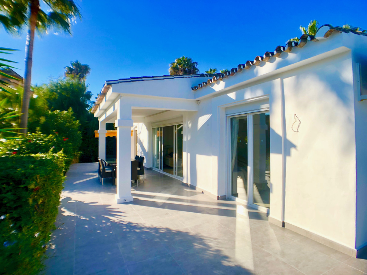 4 Bedroom Villa in Estepona - Photo 28