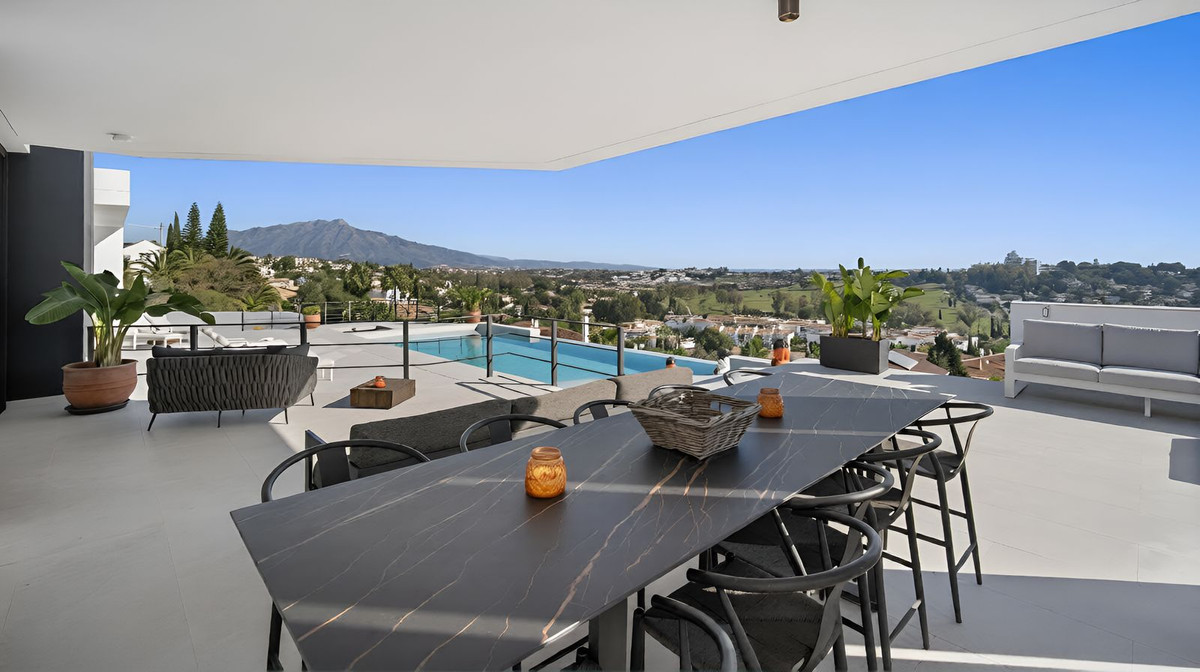 6 Bedroom Villa in Estepona - Photo 23