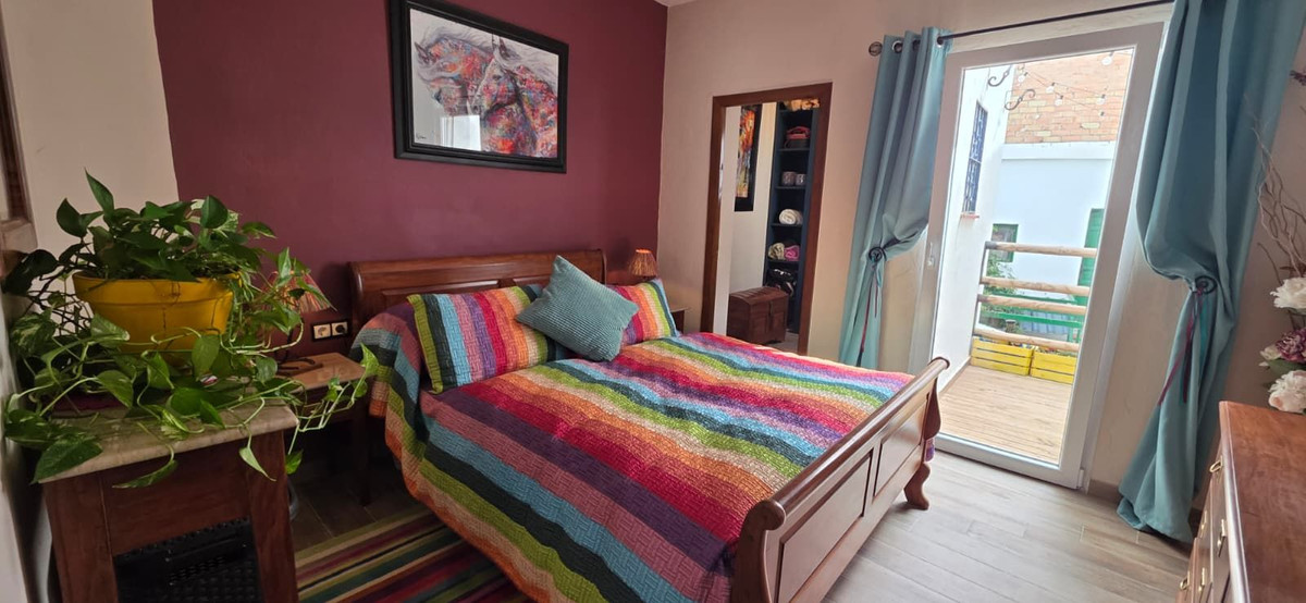 4 Bedroom Townhouse in Alhaurín el Grande - Photo 2