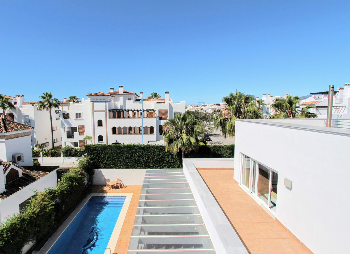 6 Bedroom Villa in San Pedro de Alcántara - Photo 14