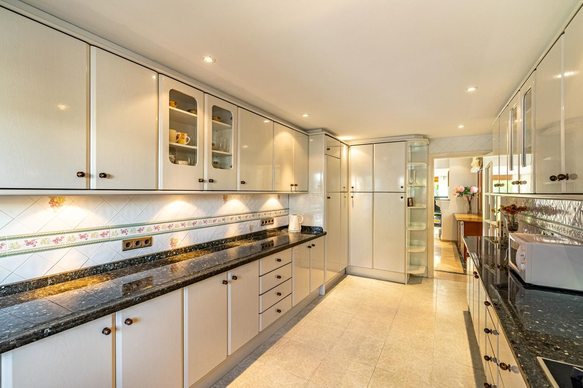 5 Bedroom Villa in Estepona - Foto 4