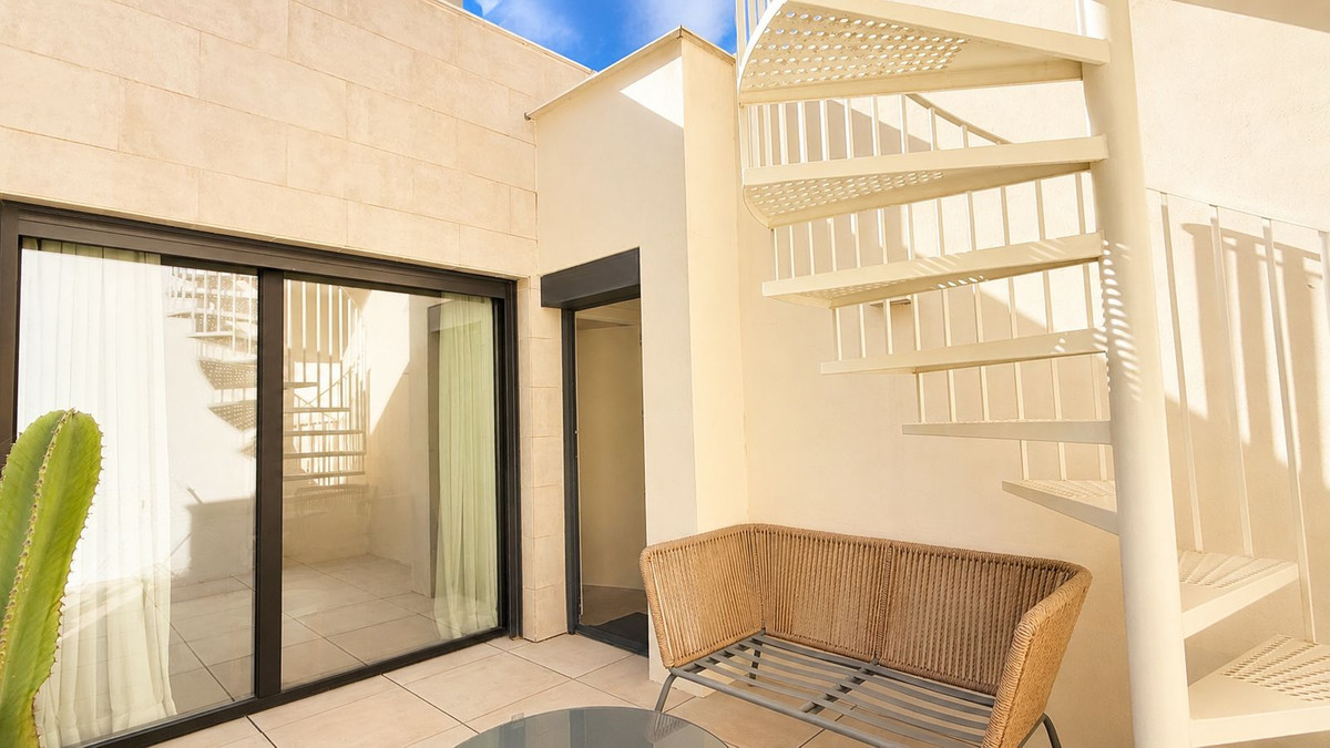 4 Bedroom Townhouse in Mijas - Photo 17