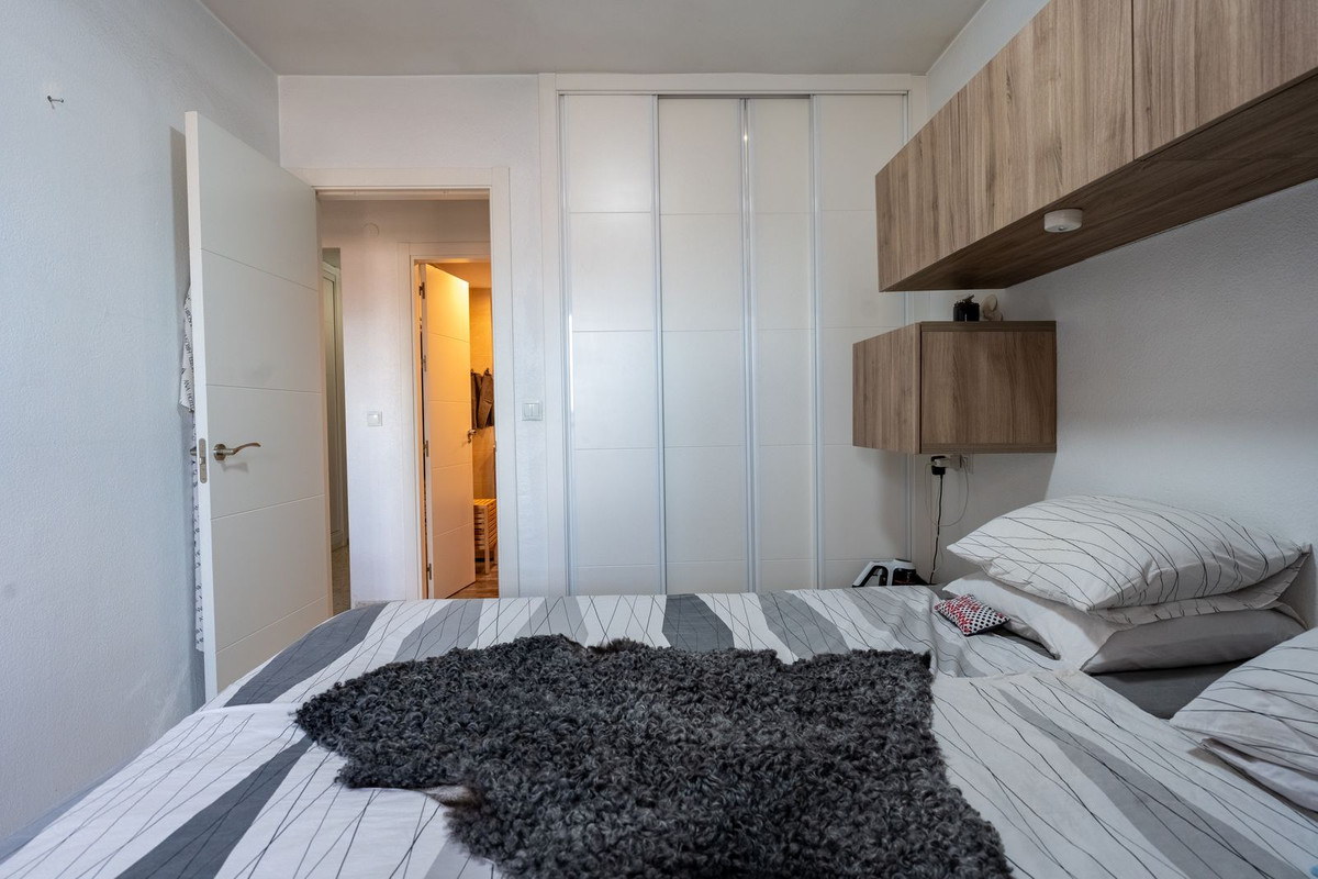2 Bedroom Apartment in Fuengirola - Photo 16