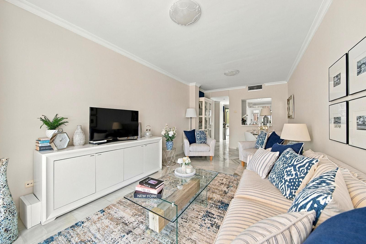 2 Bedroom Apartment in Marbella - Photo 5
