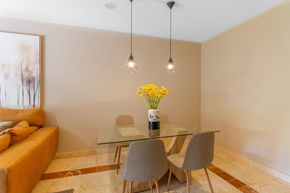 3 Bedroom Apartment in Estepona - Photo 9