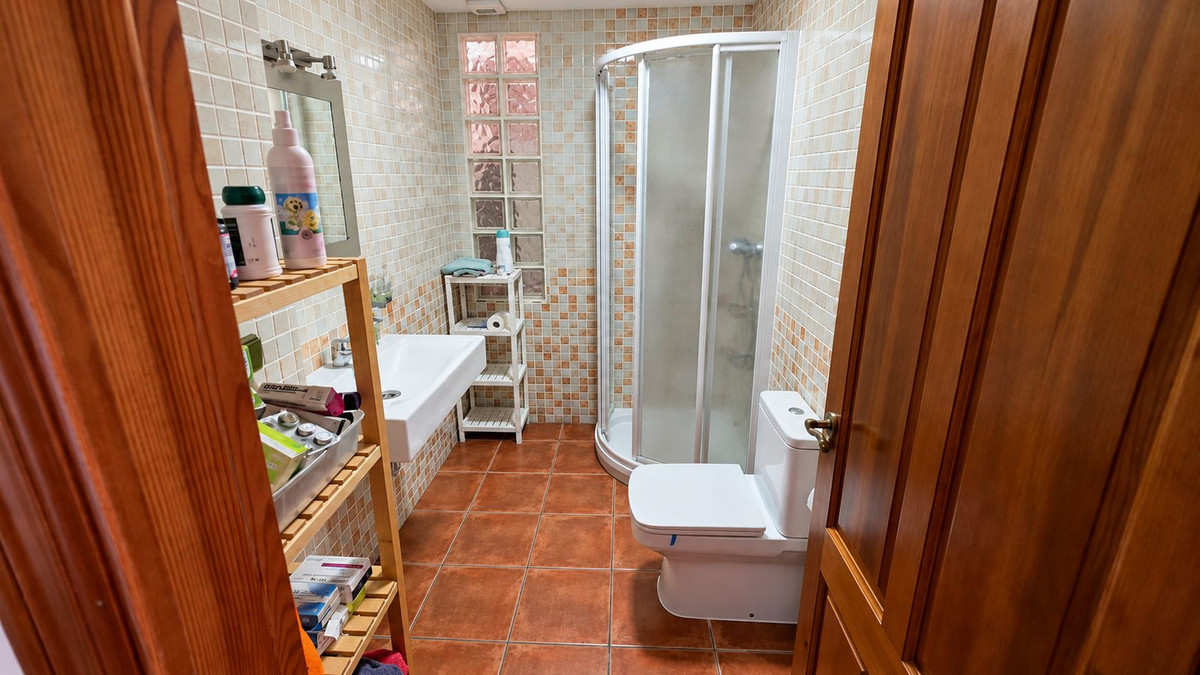 6 Bedroom Villa in Alhaurín de la Torre - Photo 18