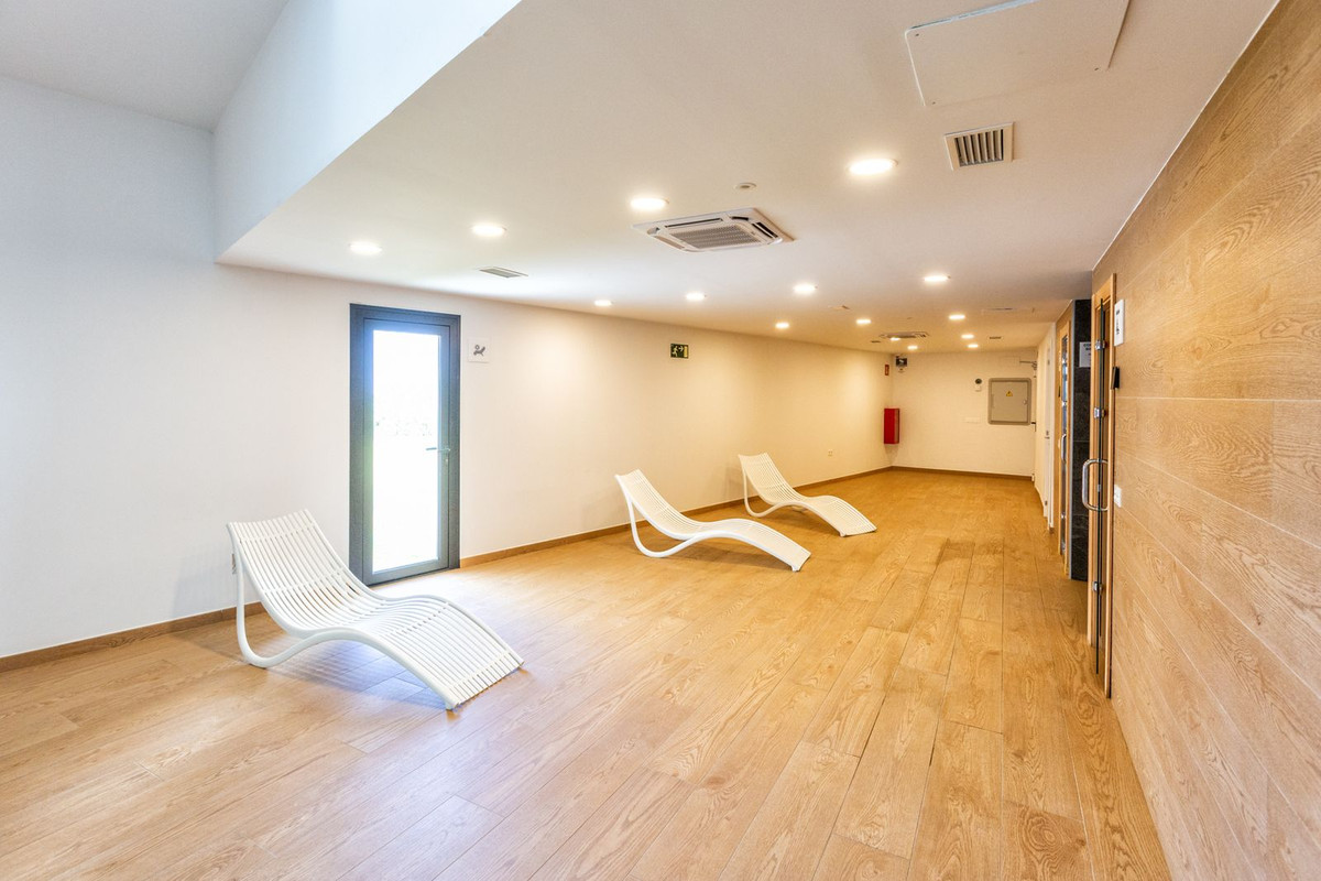 3 Bedroom Apartment in Fuengirola - Photo 57